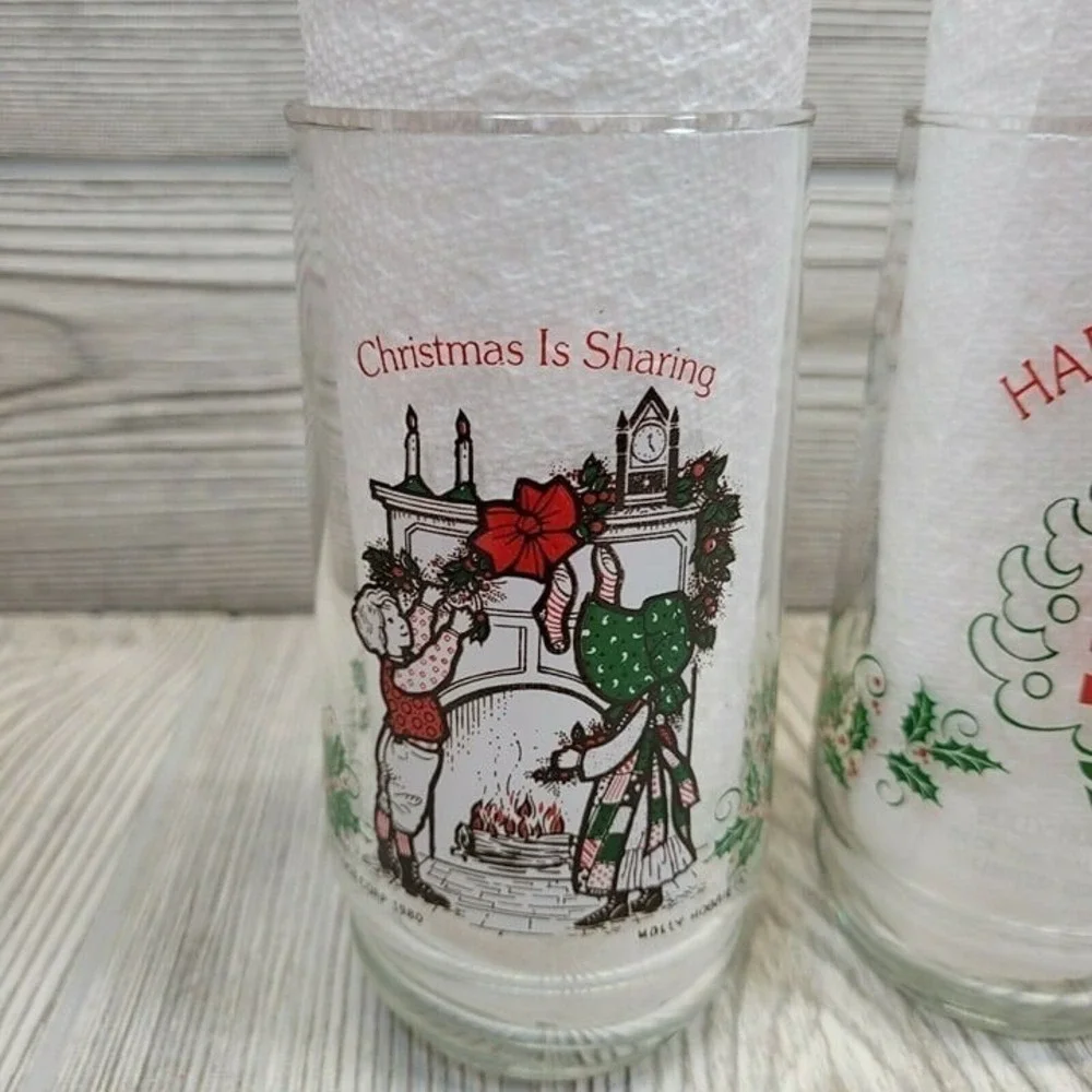 Coca-Cola Drinking Glass 16oz 1980 Holly‎ Hobbie Christmas Is Sharing 1 of 4